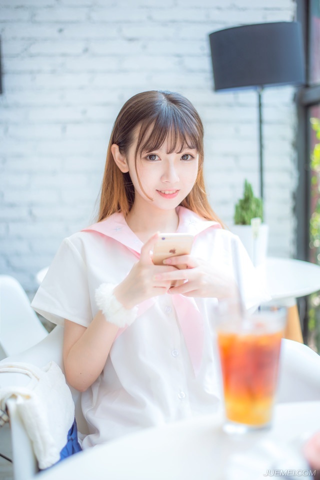 相信爱情，即使它给你带来悲哀也要相信爱情。